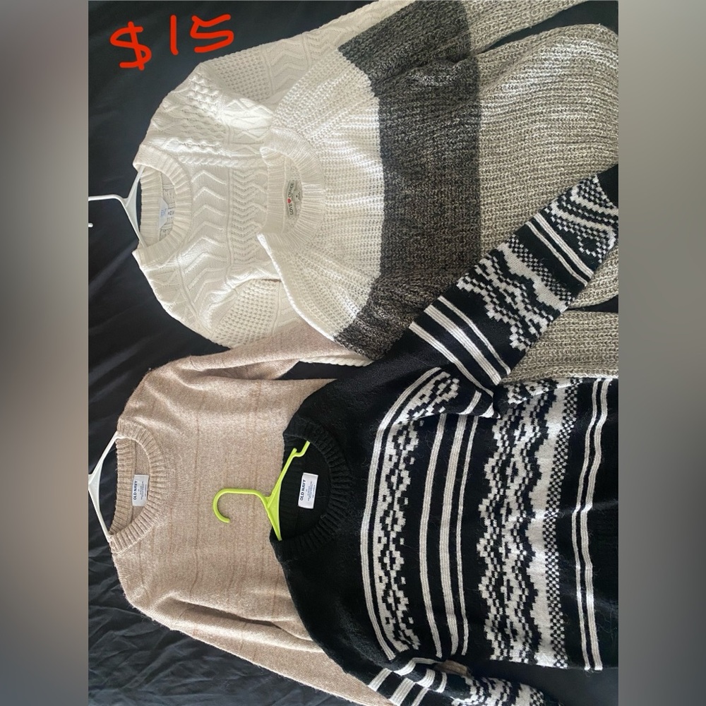 Women’s Black and White Patterned Sweater